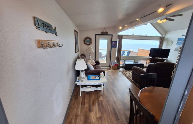 Ocean Front Cabin 14 w Jacuzzi Gorgeous Views - Photo 8