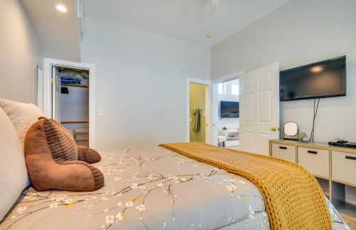 Luxe Pasadena Casita with Fireplace and Grill - Photo 18