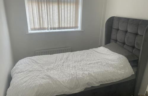 4 Bedroom House - Sleeps 6 - Garden Bbq Parking - Foto 13