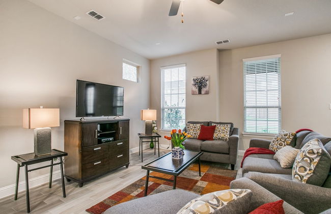 Beautiful furnished 3 bedroom Allen Home - Foto 1