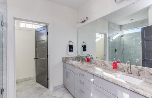 Jack Daniels House with Rooftop Golf, City views! 8min to Whiskey Row! Sleeps 10! - Foto 42