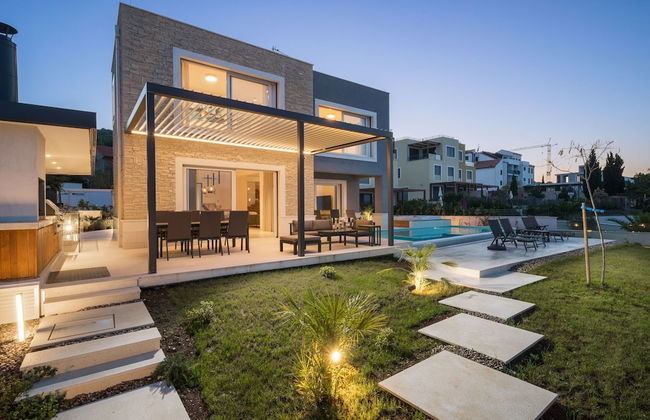 Beachfront Villa Grey Martini with Pool - Foto 54