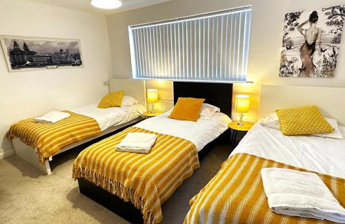 Kennedy Villa - 5 Bedroom House with Hot Tub, WiFi, Free parkings, Close to Bicester Village - Foto 13