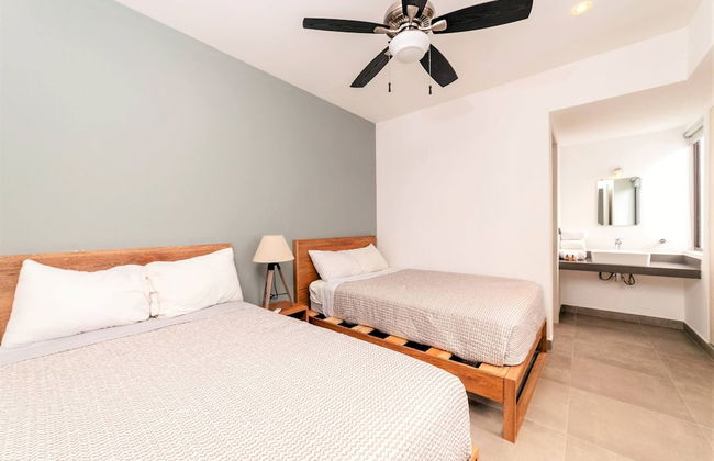 Comfortable, Spacious Penthouse- 2 Bedrooms- 7 People - Photo 7