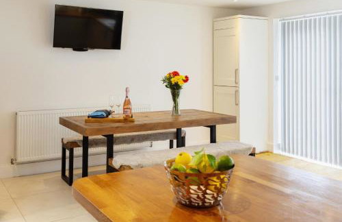 Luxe Detached 3 Bed Luxe House on Exclusive Private Estate Close to Coast Free Hot Tub Sleeps 6 Private Parking for 2 Cars - Photo 58