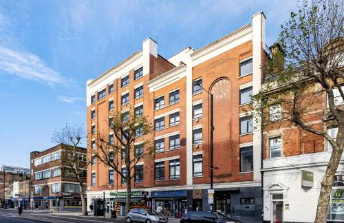 Designer Penthouse with City Views - Foto 27