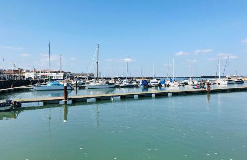 NEW Central Ryde Retreat, Melville Duplex, short walk to Beach Sleeps 6 - Foto 34