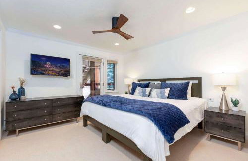 Updated 3BR, 3BA with Pool - Steps to Town - Foto 14