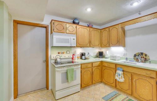 Fort Calhoun Home with Screened Porch and Playground! - Foto 8