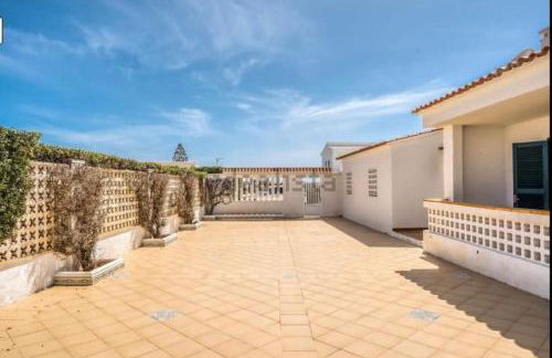 LA CALMA Espectacular villa con jardín y piscina en Menorca - Foto 22