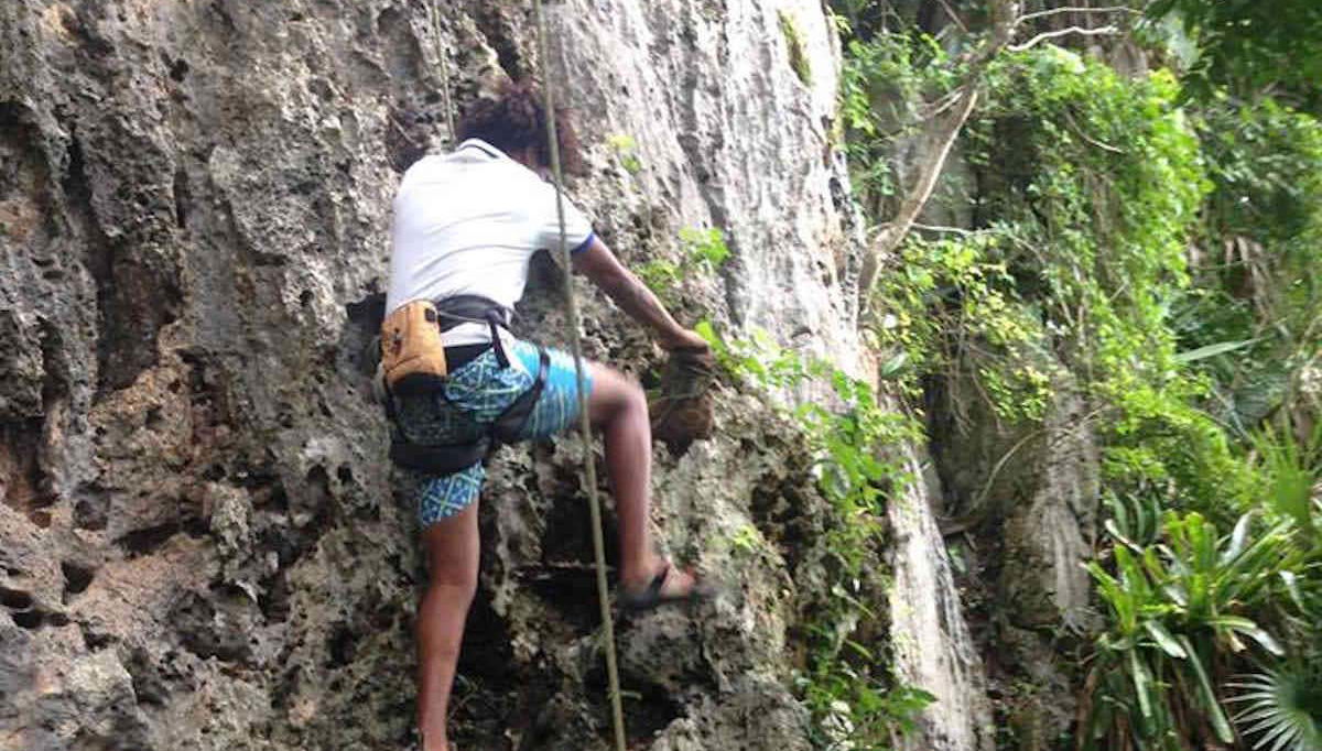 Scalando al Mogote del Valle