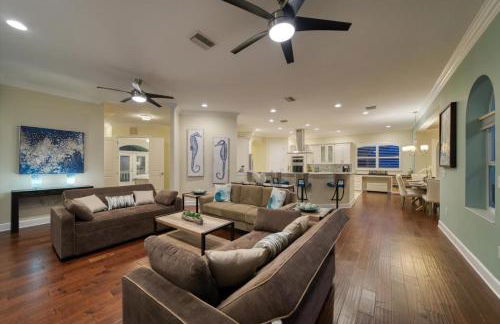 Waterfront Luxury w/ Heated Salt Pool & Golf Cart - Foto 60