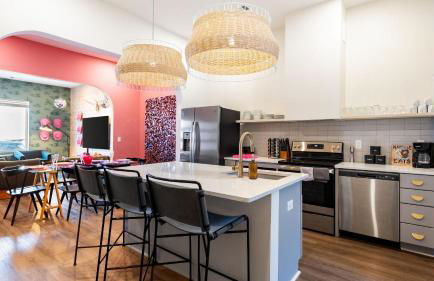 36 Guests on Music Row Bachelorette Suites Glam Room 5 Minutes to Downtown - Foto 54