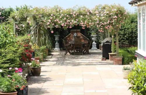 The Owl House - Hot Tub Adventures in Moreton - Pass the Keys - Foto 57