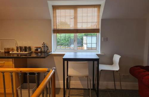 Peaceful self contained Studio in lovely garden. - Photo 8