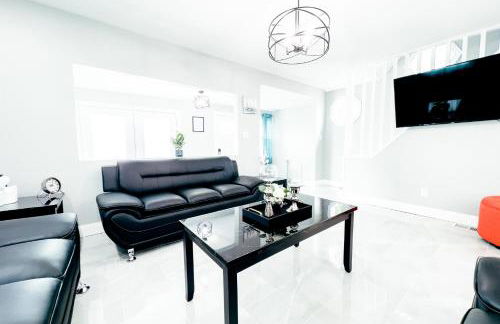 2 Homes, 1 Stay-7BR Niagara Falls Compound - Foto 36