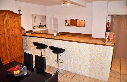 Zentral und großzügig Wohnen - Smart-TV mit streaming Apps - 1 bis 4 Personen - Küche mit Bar - kostenlose Parkzone - Photo 20