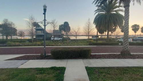 Bungalow overlooking Lake Dora! - Foto 2