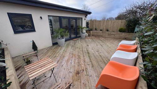 The Hide Away By The Garden Spa Stays - Hot Tub - Foto 2, Garden, Garden view