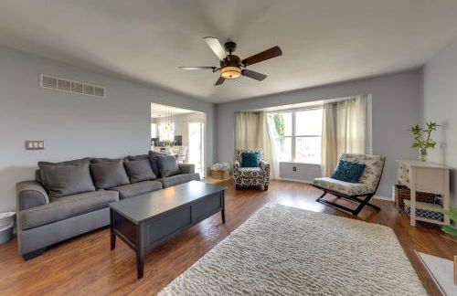 Families Welcome! Spacious OFallon Home with Yard - Foto 7