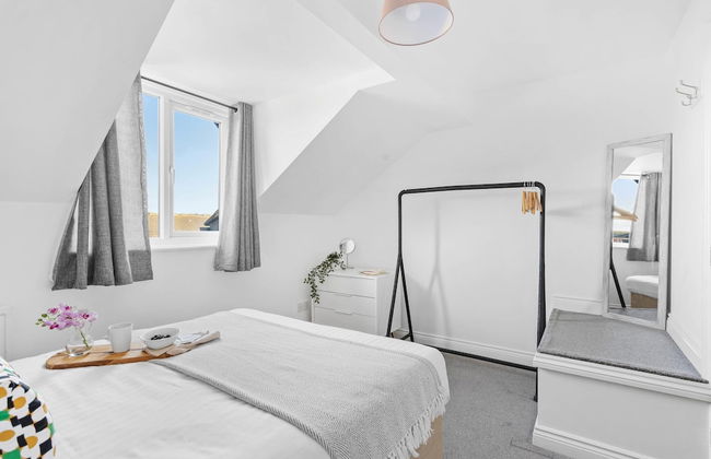 Chandlers Walk Modern Comfy Family Home in Exeter - Photo 23