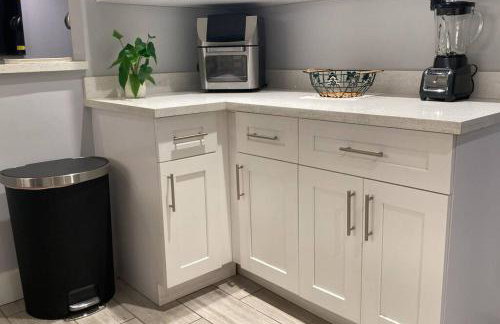 Luxurious Westchester Home Near Miami Clinics - Photo 13