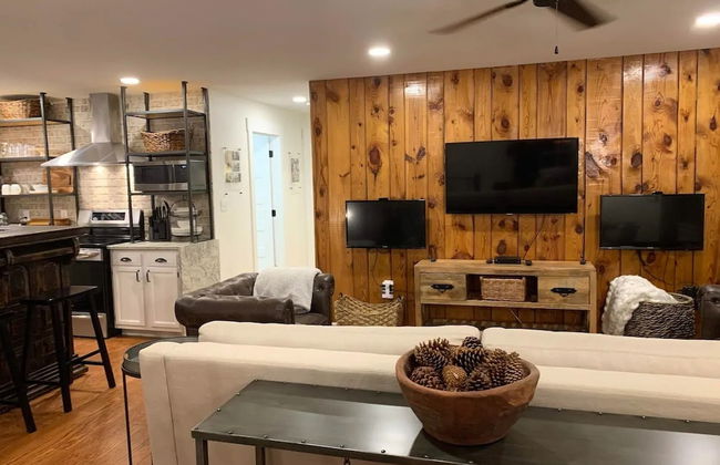 Five-star Historic Boyd Harvey Carriage House 2 Bedroom Home by RedAwning - Foto 12