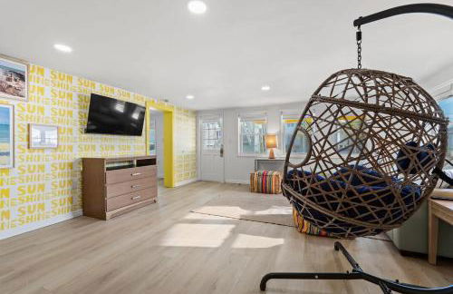 Sunshine House #2-Selfie-Friendly - Steps to Beach - Foto 5