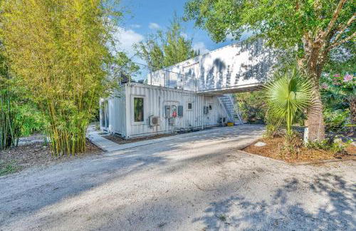 Upcycled Shipping Containers Transformed into a Glamping Home for a Unique Florida Vacation - Foto 64