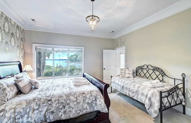 Family Lake House Retreat by Avantstay Sleeps 28 - Foto 40