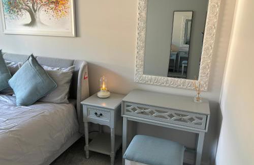 Redwing Retreat Bicester Village - Stylish Retreat Steps from the Shops - 2 Bed House with Garden and Parking - Foto 17