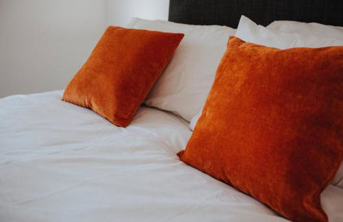 Waterfront 2 Bed Apartment - Free Parking & Wi-Fi - Foto 28