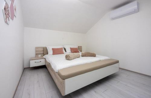 Villa Antani with heated pool, sauna & jacuzzi - Foto 21