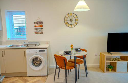 2 Bed Stylish Stay - By Holiday homes - Foto 28