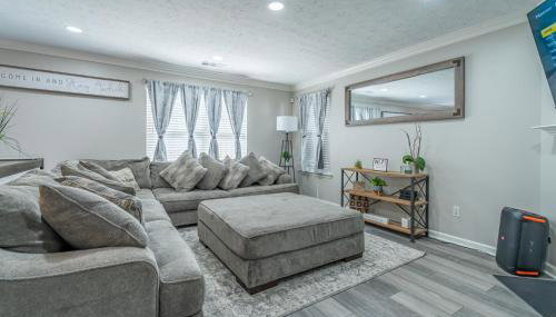 Spacious 3BR with Game Room and Fenced Yard Near Six Flags and Braves - Foto 3