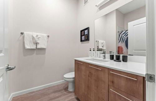 Riviere 2BR Apartment Pet Friendly Oasis Sleeps 6 Close to Epic Universe Pool & Gym - Foto 35