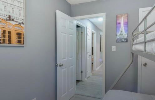 Athens home with Deck Near Sanford Stadium - Photo 22