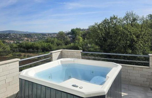 Lovely Apartment In Kucice With Wifi - Photo 1