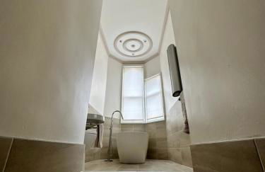 Beautiful Grade II listed apartment. - Photo 29