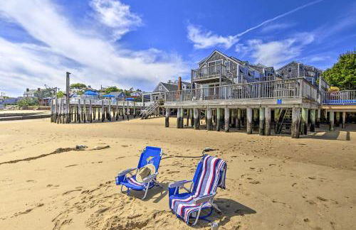 Right on Commercial St! Waterfront Condo with View - Foto 1