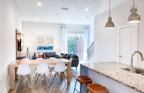 BRAND NEW 3 bedroom near DISNEY / Wi-Fi / Parking - Foto 16