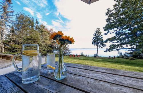 Stunning Oceanfront Ranch Cottage with Private Beach & Fire Pit Near Acadia National Park, Gouldsboro Maine - Foto 18