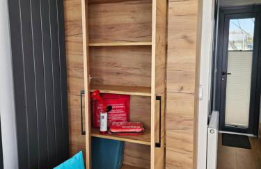 Mobiles Hausboot El'milia mit eigener Ankerboje auf dem See - Foto 11