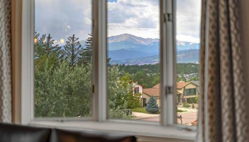 Colorado Retreat-King-Pikes Peak View-Foosball - Photo 2