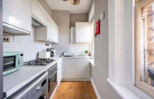 Sunny Corner Apartment in Center of London - Photo 19