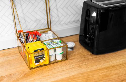 Three Bedroom House - Garden Space - Parking Included - Netflix Access - Parking - 74B - Foto 15