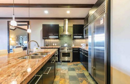 One Village Place 502 by East West Hospitality - Foto 10