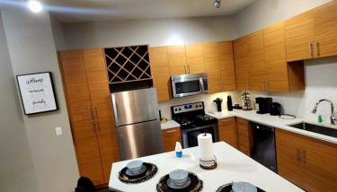 Stylish 1BR Uptown Apartment - Foto 3