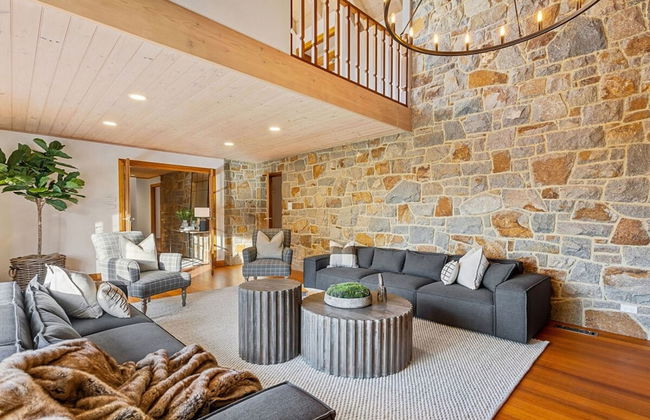 The Peninsula Chateau Lodge-inspired Luxury - Photo 12