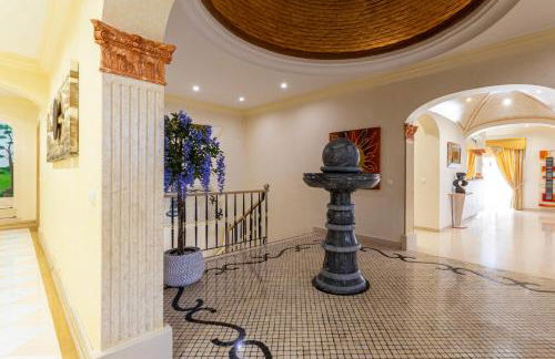 Exceptional Villa with Pool, Tennis Court, Games Room - Foto 16